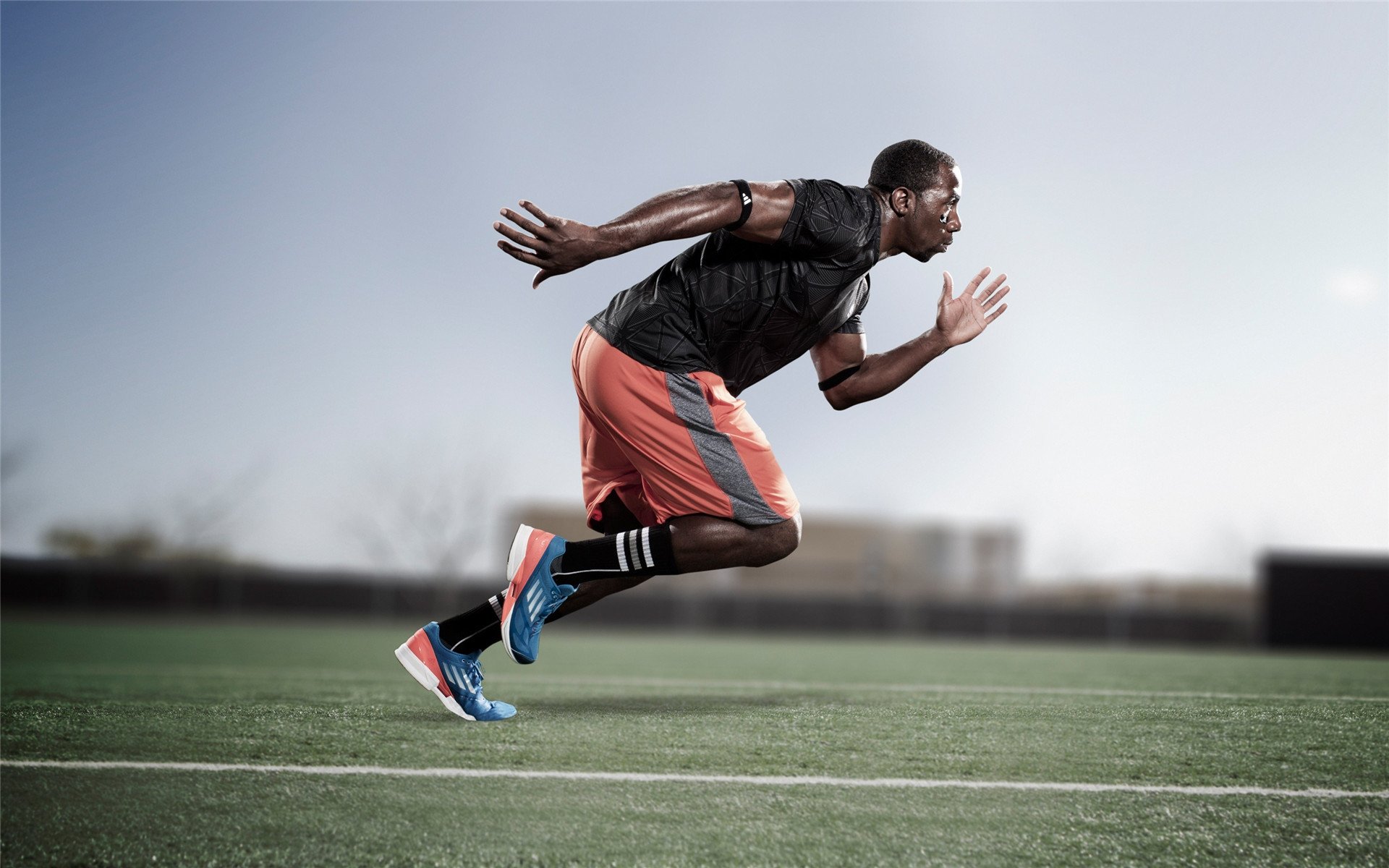 团体混合接力南非女队力压群雄，南非组合一男一女